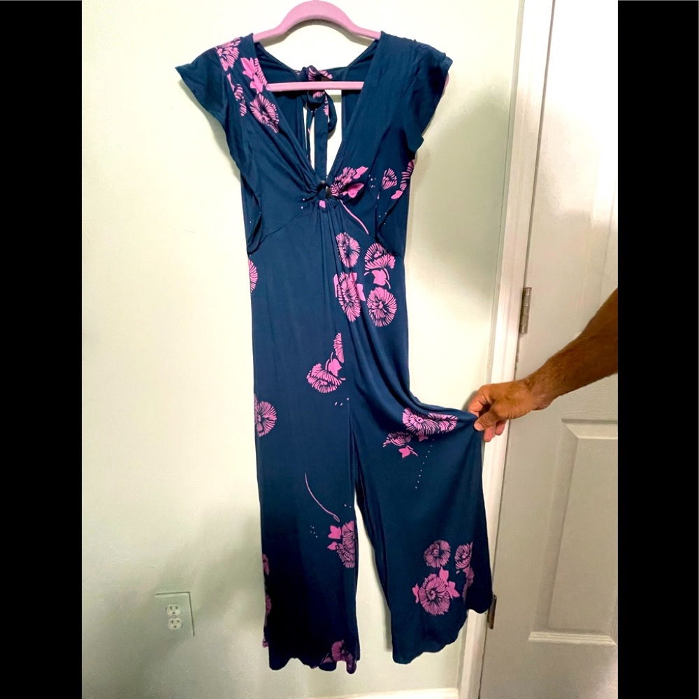 O'Neill cropped pants romper. Size Small, never worn. Navy and lavender